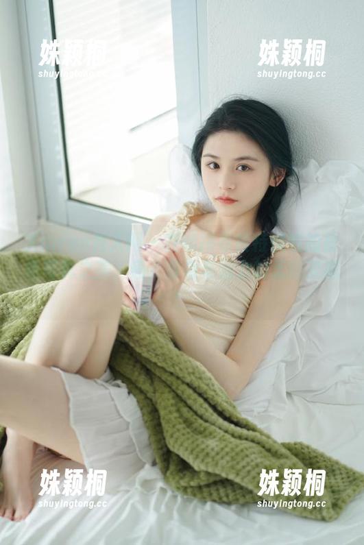 Xiuren秀人网 - 在线探寻模特悦悦的粉色写真之美，感受青春与活力的无限交融！