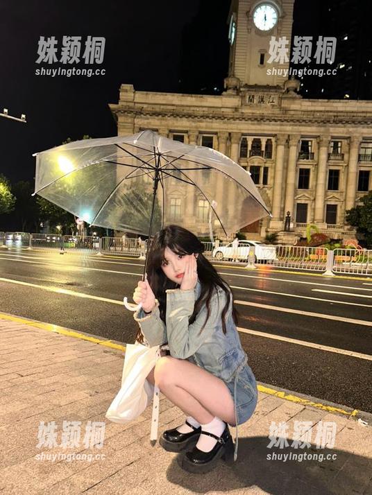 Xiuren秀人网 - 沈蜜桃miko高跟鞋写真：探秘原图图集中流露的自信与优雅