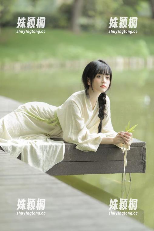 Xiuren秀人网 - 展现个性魅力：沈蜜桃miko丝袜写真图库中的独特风采