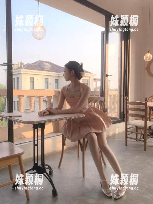 Xiuren秀人网 - 王俪丁制服写真，免费图片带你感受别样的美丽与气质！