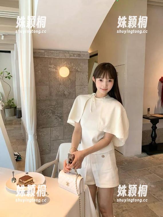Xiuren秀人网 - 王俪丁小宝贝写真更新：体操服演绎的甜美与活力，有没有被圈粉？
