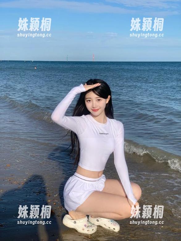 Xiuren秀人网 - 最新写真集—甜七七红裙魅惑登场，时尚与青春完美结合