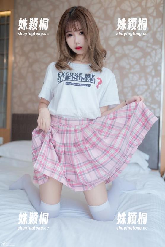 Xiuren秀人网-白洁Bessie Xiuren秀人网 - 心动瞬间:白洁Bessie学姐的时尚写真套图完美诠释青春活力!