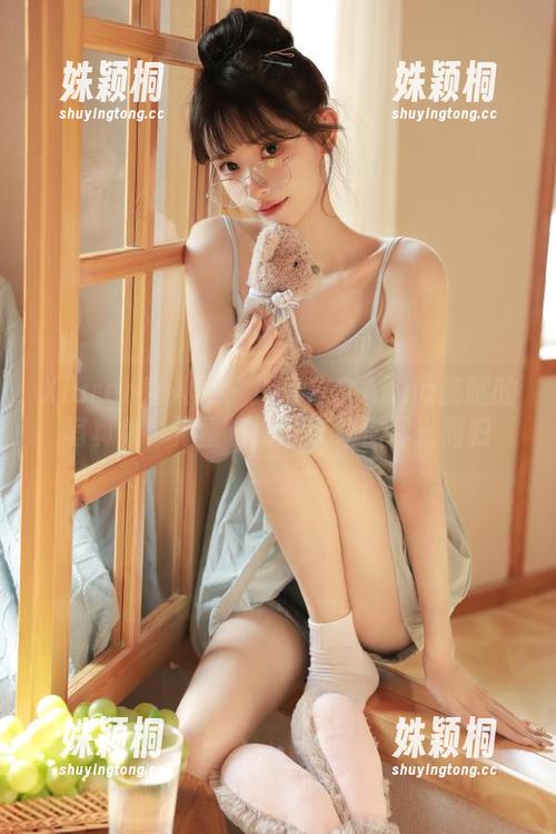 Xiuren秀人网 - 探索白白Alina美腿的写真集，海量资源分享让你尽兴而归
