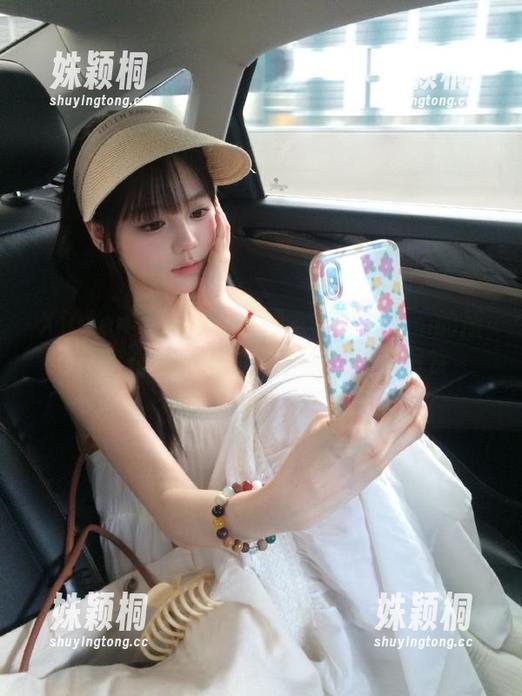 Xiuren秀人网 - 职场女神草莓mm的所有职业装合集，亮眼图包等你图赏