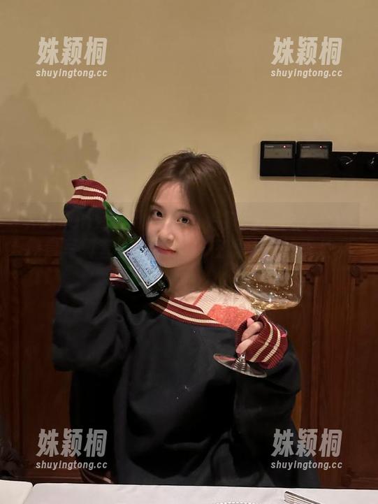 Xiuren秀人网 - 不可错过！蕊蕊ruirui纯白写真套图，感受她在镜头前的天使光辉