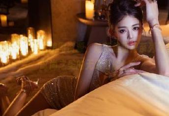 Xiuren秀人网 – 细腻美图资源，陆萱雅短裙系列写真让你感受时尚之美的无限可能！