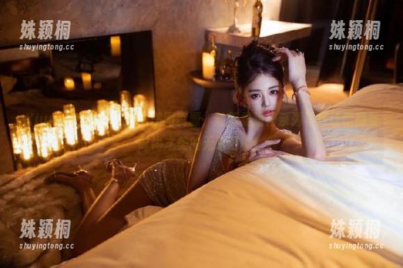 Xiuren秀人网 - 细腻美图资源，陆萱雅短裙系列写真让你感受时尚之美的无限可能！