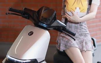 Xiuren秀人网 – 办公室里的诱惑，陈伊人的写真福利原图让你心跳加速无法自已