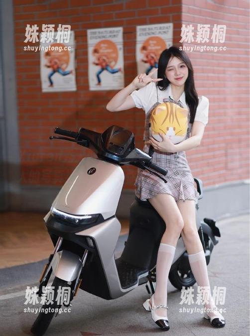 Xiuren秀人网 - 办公室里的诱惑，陈伊人的写真福利原图让你心跳加速无法自已