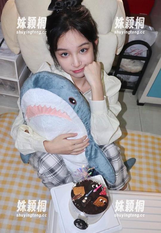 Xiuren秀人网 - 陶喜乐_lele的黑白摄影套图：静谧之美与视觉震撼的完美结合