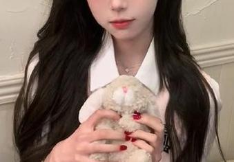Xiuren秀人网 – 独特风格！顾乔楠私拍套装图集，带你走进她的时尚世界