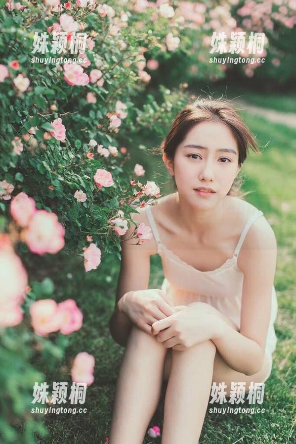 享受高清照片带来的视觉盛宴：Yebin(전예빈)浴缸中的优雅瞬间