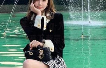 YouMi尤蜜荟 – Egg-尤妮丝双人写真全集，带你享受下载带来的美丽体验
