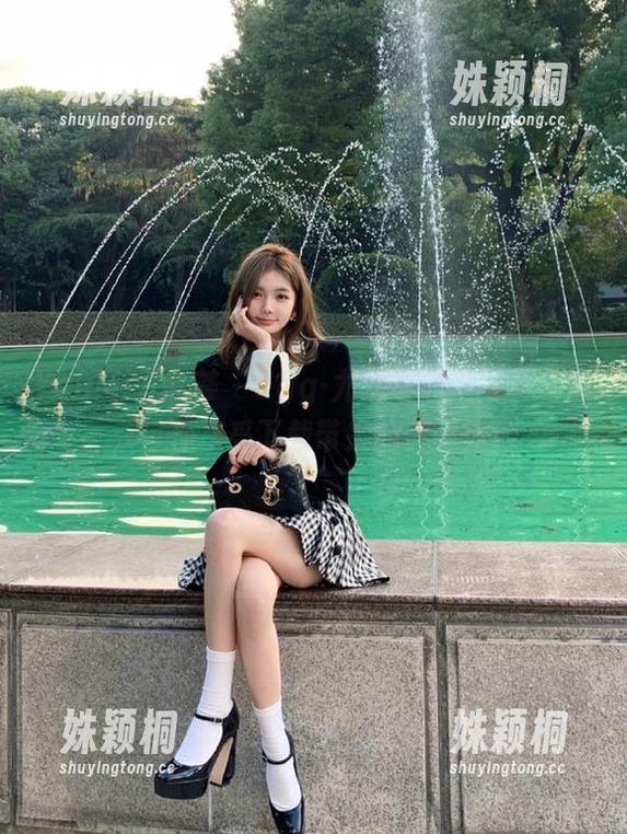 YouMi尤蜜荟 - Egg-尤妮丝双人写真全集，带你享受下载带来的美丽体验