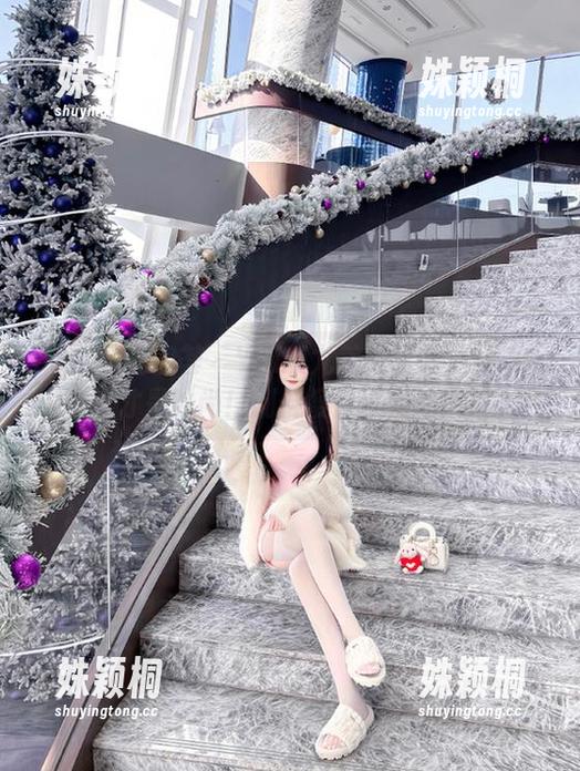 YouMi尤蜜荟 - Yumi尤美红裙高清写真——这才是时尚！别傻傻错过她的风采。