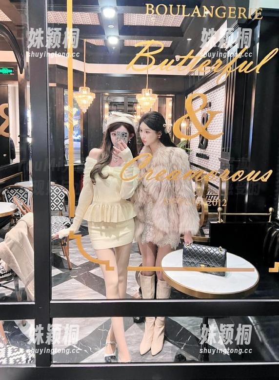 YouMi尤蜜荟-小海臀Rena YouMi尤蜜荟 - 小海臀Rena浴缸写真,展现她与水的绝妙互动,带来清新感受的精美套图!