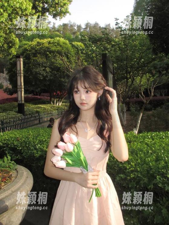 YuYu超甜丫 微密圈 - YuYu超甜丫私拍系列,灰丝图片展现优雅与性感的完美结合