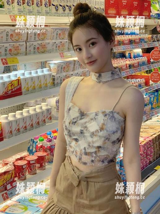 ZinieQ ZinieQ高跟鞋写真精选:细腻镜头下的优美时刻