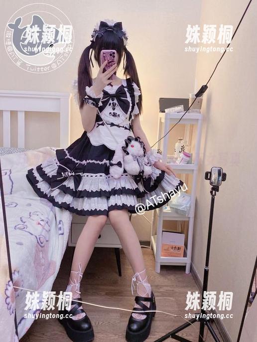 打破常规的美学：at鲨鱼的反差巫女写真图片分享