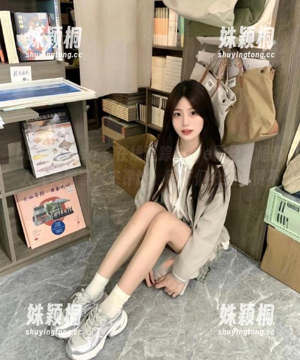 beautyleg - 在线追踪Faye黑丝，超高人气美图等你来评论，网友们纷纷点赞不停！