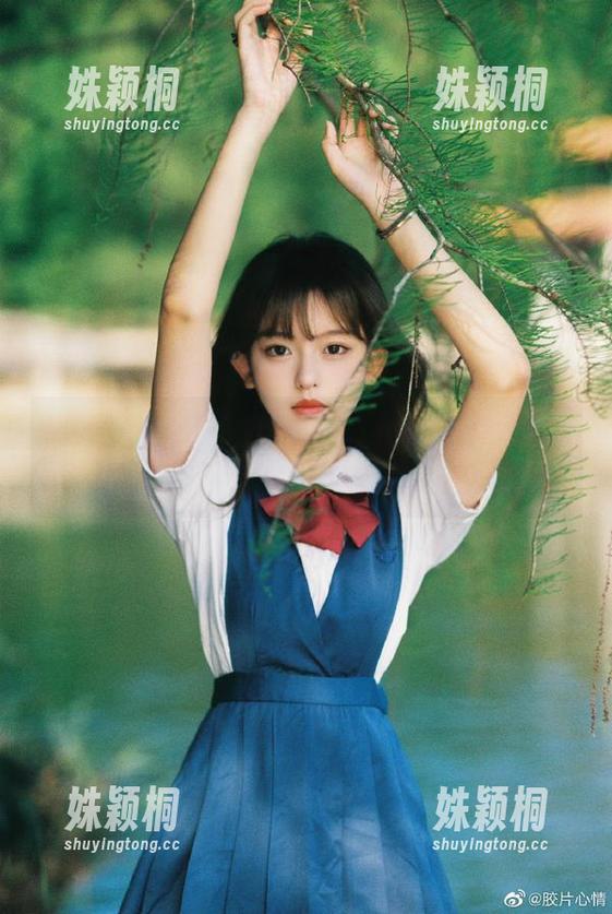 beautyleg-Flora beautyleg - Flora眼镜图包分享:捕捉每一个细节,展现自我风采