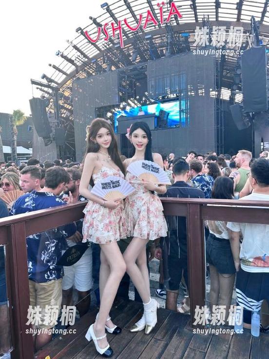 beautyleg-小雪 beautyleg - 小雪空姐高颜值美图合集:空姐的魅力像飞机上免费的气泡水,越喝越上瘾!