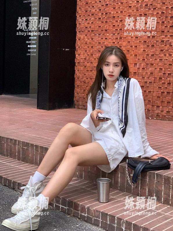 pans - 进入小小长腿的图库，分享她的绝美写真风格