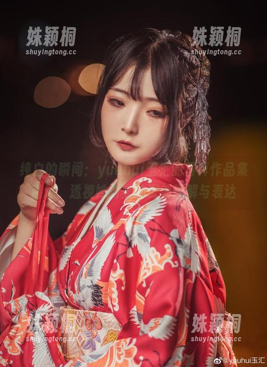 yuuhui玉汇 纯白的瞬间:yuuhui玉汇的写真作品集精选,透视她对美的深刻理解与表达