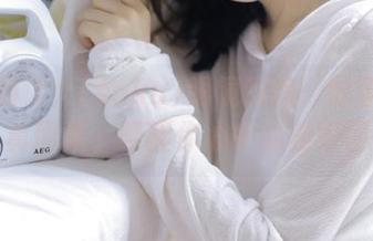 难忘的サク(saku)眼镜瞬间：分享她的写真图集，唤醒你心中的美好回忆