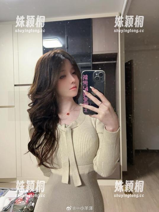 一小央泽 高跟鞋与Cos的结合,一小央泽原图尽显时尚气息!