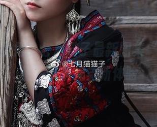 探索新视角，七月喵子最新图集“特别授业”带来视觉新体验