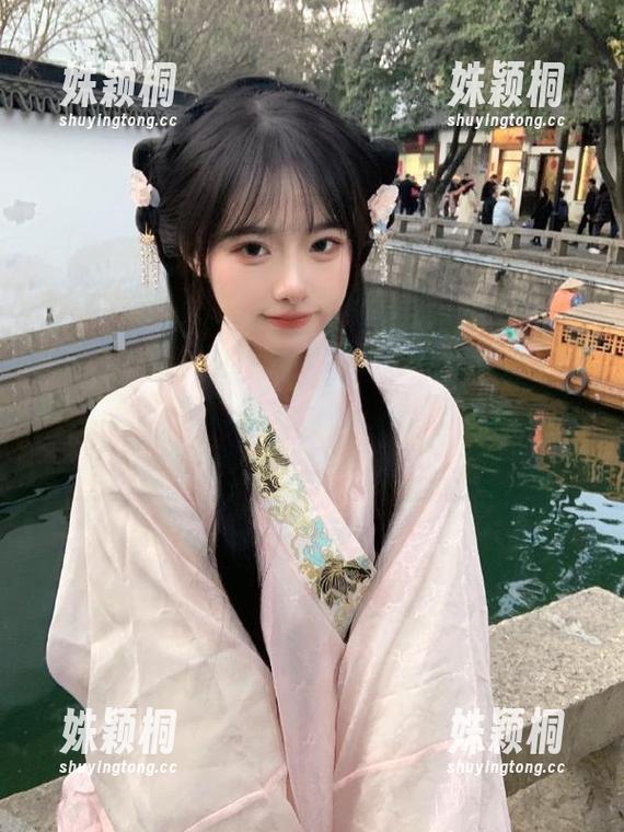 丝慕GIRL - 翻开文欣的制服美图作品，瞬间变身‘制服控’，看完保障你欲罢不能继续找！