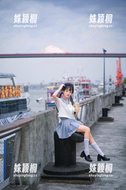 丽柜 - 走进Vicky的美脚写真图集，体验别样的视觉盛宴与感动
