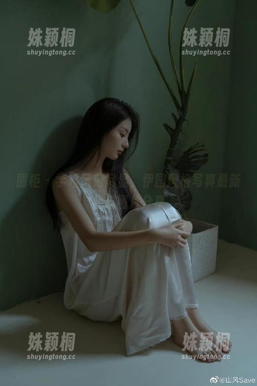 丽柜 - 学姐风范尽显，伊园风格写真最新合集图片分享