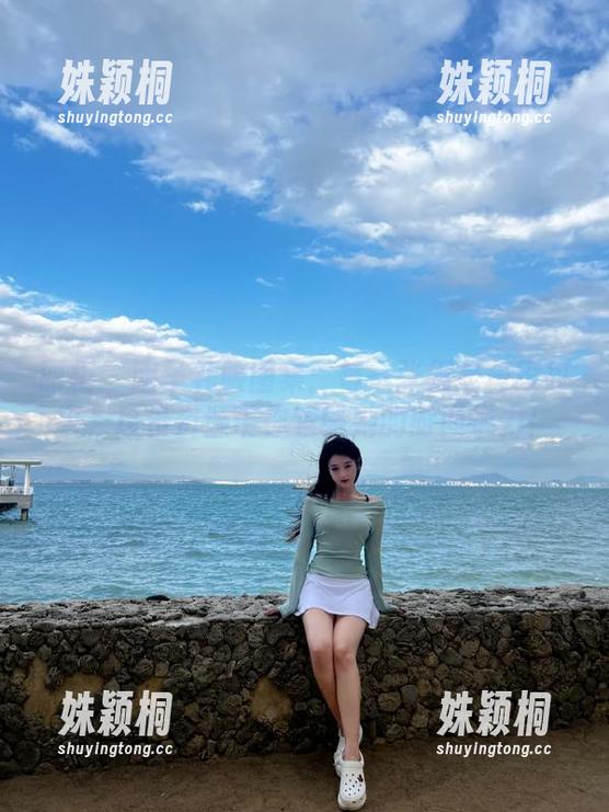 丽柜 - 团子礼服图集：每一张都是一段故事，珍贵资源带你领略她的时尚魅力！