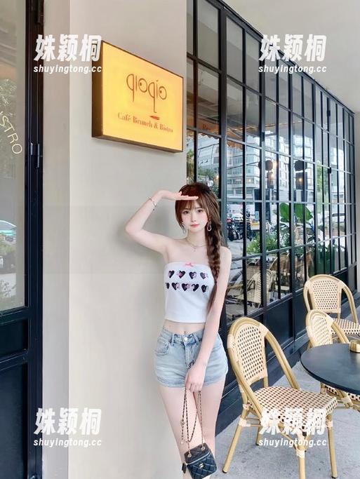 丽柜 - 在子晴的皮衣写真合集里观看她的无限魅力，时尚从未如此简单！