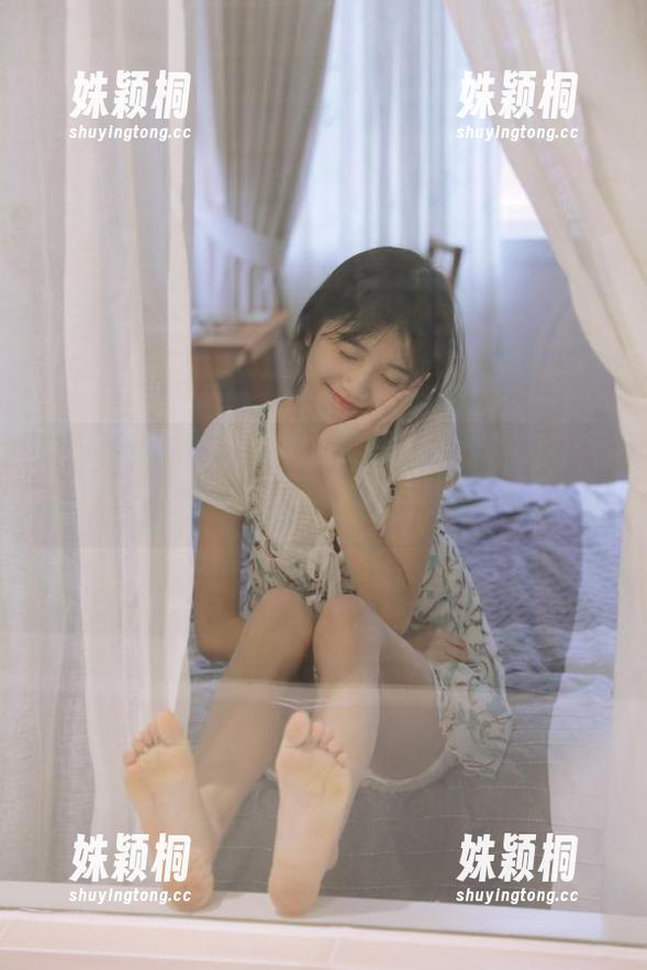 丽柜 - 探索安娜吊带高清图册的无限可能，感受每一瞬间的美丽