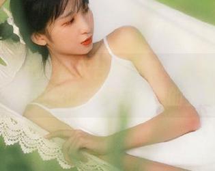 丽柜 – 精选悠然天台写真集：展现悠悠在天际边缘的梦幻与诗意的生活