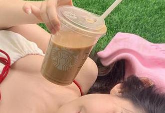 丽柜 – 走进文欣的豹纹写真世界：独特图库展现时尚魅力