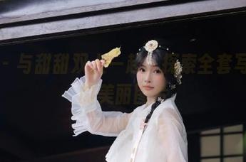 丽柜 – 与甜甜双人一起，探索全套写真中的美丽图片