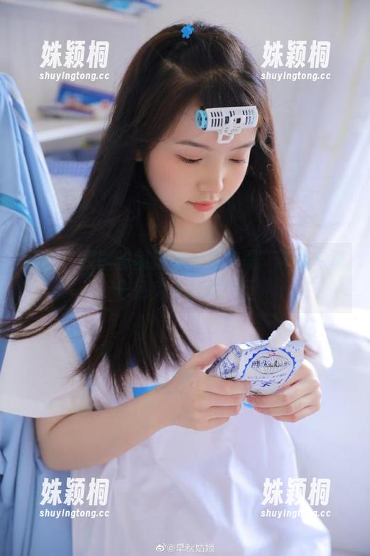 丽柜 - 校园氛围浓厚：“美美”校服写真作品免费下载专区