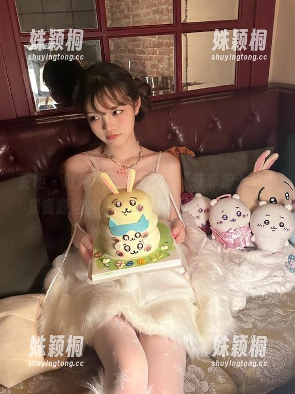 丽柜 - 吐槽一下，为什么“菲菲护士”图集资源这么好看，我快要控制不住了！