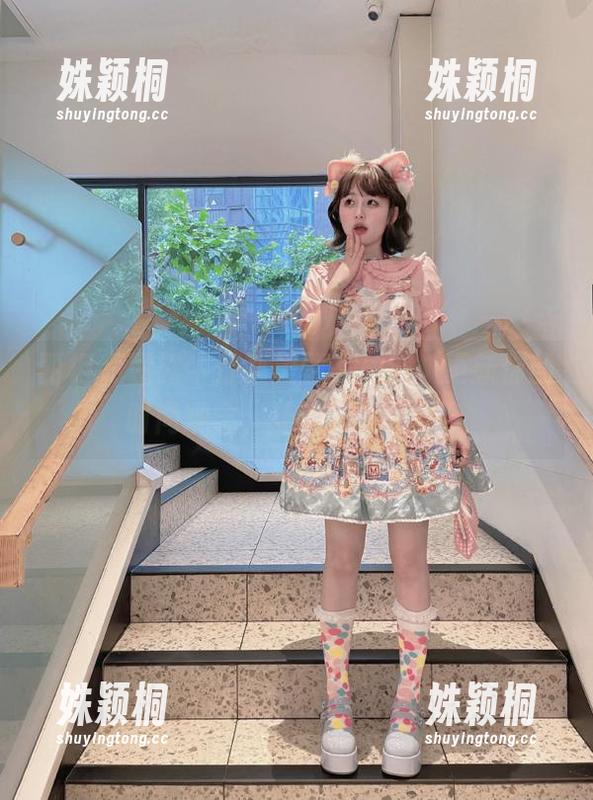 丽柜 - 露露牛仔裤美图大放送，更新你的时尚观念，让人眼前一亮！