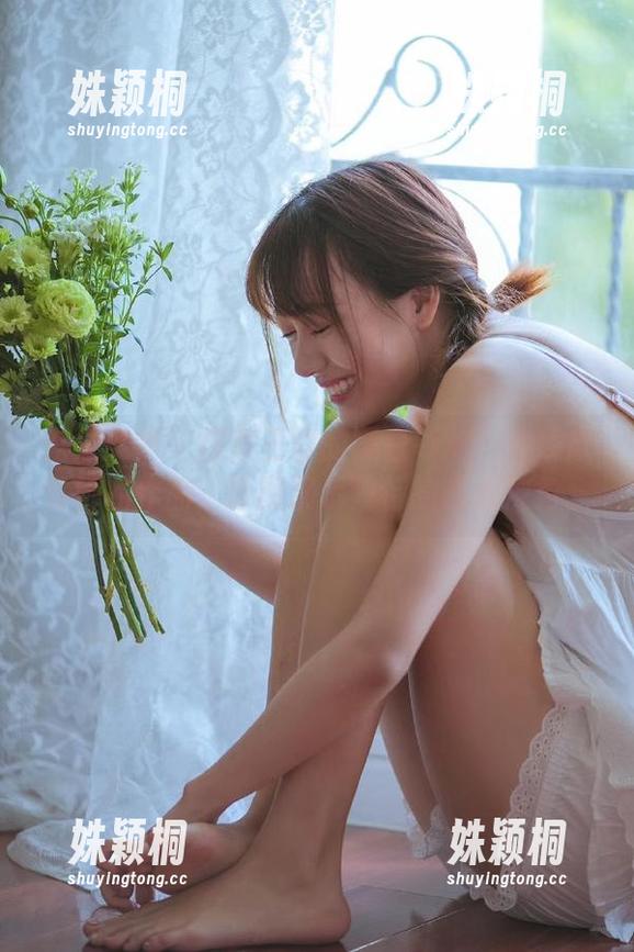 克拉女神-王睿 克拉女神 - 探索王睿的黑白领域:在线欣赏她的作品,原图展示独特的艺术视角。