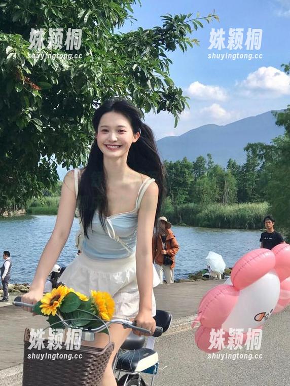克拉女神 - 舒彤礼服写真，让每一张壁纸都成为你桌面的艺术品