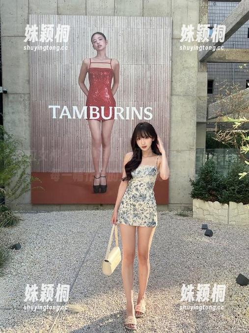 克拉女神-钟淇 克拉女神 - 在钟淇的粉红之魅套图中,感受每一幅作品的无穷魅力与温暖