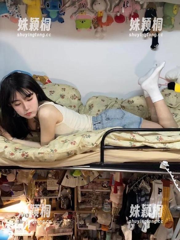 克拉女神-高子琁 克拉女神 - 高子琁泳装写真:无圣光照亮她的自信与优雅