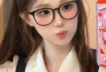免费享受兔玩映画的近距离白丝写真，感受性感与优雅！