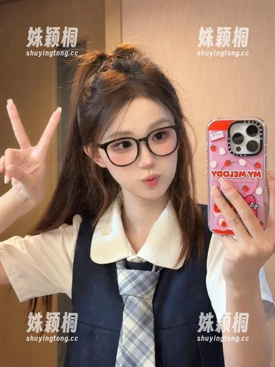 免费享受兔玩映画的近距离白丝写真，感受性感与优雅！